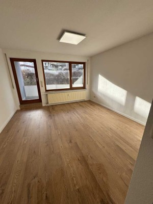 Helle und renovierte 1,5-Zimmer-Wohnung mit großem Balkon und Top-Anbindung in Aalen in Unterkochen.