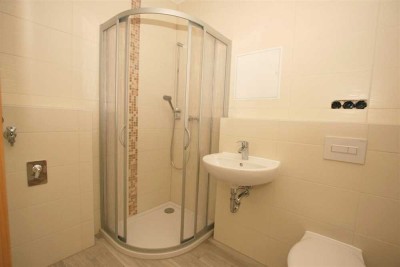 Tolle 2-RW mit Aufzug, Dusche und Einbauküche