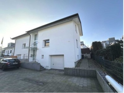 Energetisch modernisierte Doppelhaushälfte mit Garage in Bielefeld-Hillegossen zu vermieten