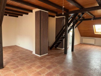 Stilvolle 4-Zimmer-Dachgeschosswohnung Maisonettstil mit Loggia und EBK am Prinzenpark
