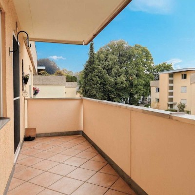 Ruhige, helle Wohnung, 1.OG mit Süd-Balkon, inkl. Stellplatz!