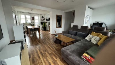 Helle 3-Zimmer Dachgeschosswohnung mit 2 Balkonen in ruhiger Lage