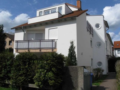 Schöne ruhige Wohnung 3 Zimmer mit Balkon + EBK in Usingen