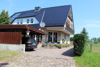 Gepflegte 2-Zimmer-EG-Wohnung mit Garten und EBK in Dassow