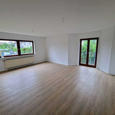 Stilvolle 3-Zimmer-Hochparterre-Wohnung mit Balkon in Plankstadt