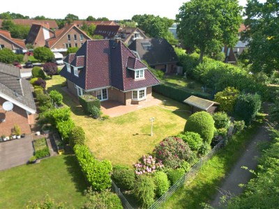 Stilvolles Walmdachhaus
 in ruhiger Feldrandlage