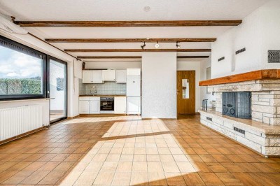Von Privat: ruhige Erdgeschosswohnung mit eigenem Garten, Terrasse und Kamin