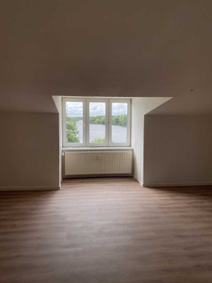 Modernisierte Wohnung mit 2,5 Zimmern mit Blick auf den Mühlenteich in Wismar-Ost