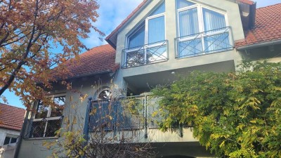 Ländliches ruhiges Wohnen ohne auf Urbanität zu verzichten. 3 Zimmer, Balkon, Tiefgarage