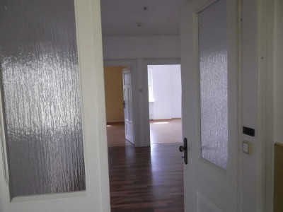 Altbauwohnung mit viel Licht und schönen Zimmern