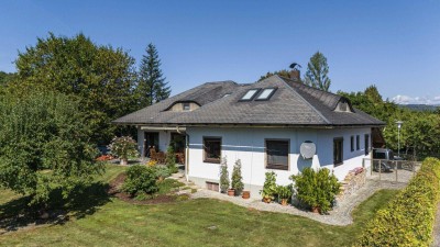 Schöner, gepflegter 270m² Bungalow mit 2 Wohnungen und 1.318m² Grund in Viktring in ruhiger sonniger Aussichtslage!
