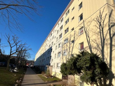 Preiswerte, gepflegte 3-Zimmer-Wohnung mit Balkon und EBK in Mülsen