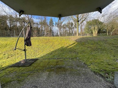 Das gewisse Etwas: geräumige 1 - Zimmer - Wohnung mit Terrasse und Einbauküche mitten im Grünen!