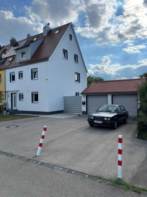 Geräumiges, saniertes 8-Raum-Reiheneckhaus mit gehobener Innenausstattung in Augsburg Hammerschmiede