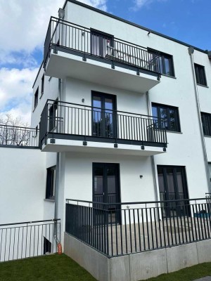 Exklusive, geräumige 2-Zimmer-Maisonette-Wohnung mit Balkon und EBK in Frankfurt am Main