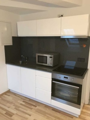 Sehr gut ausgestattete Single Wohnung