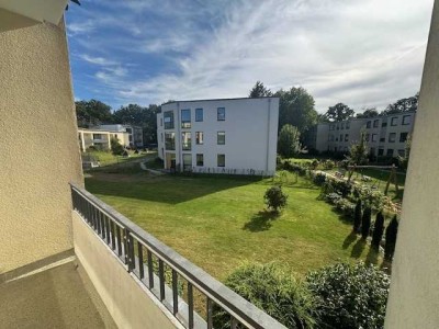 Sanierte 3-Zi.-Whg. mit EBK, Vollbad und Balkon als Erstbezug