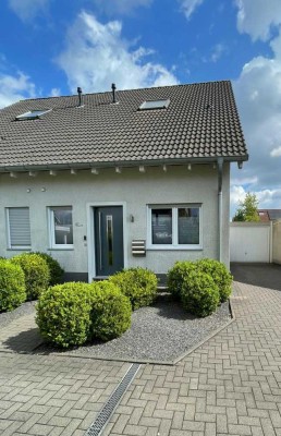 Moderne Doppelhaushälfte in Recklinghausen-Röllinghausen – massiv gebaut, ab dem 01.10.2025 bezugsf.