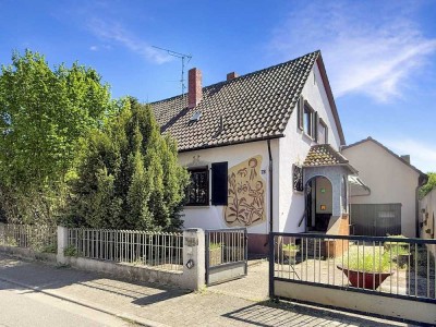 Rülzheim: Wohnhaus mit großem Nebengebäude – ideal für Wohnen & Gewerbe unter einem Dach