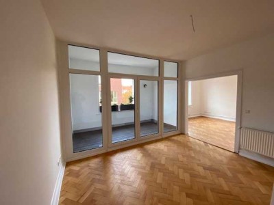 neu renovierte 4-Zimmer-Wohnung im Herzen der Südstadt mit EBK und Loggia