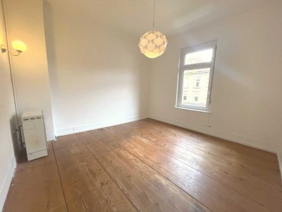 AUSBILDUNG, STUDIUM, ERSTER JOB? WG-ZIMMER IN BAD CANNSTATT FREI!