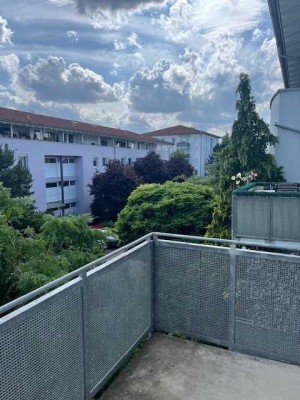 großzügige 3-Zimmerwohnung mit Balkon | Wannenbad