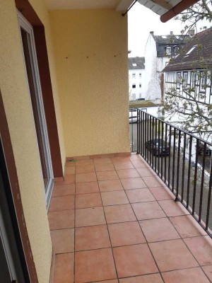 Exklusive 4-Zimmer-Wohnung mit Balkon in Frankfurt/Höchst