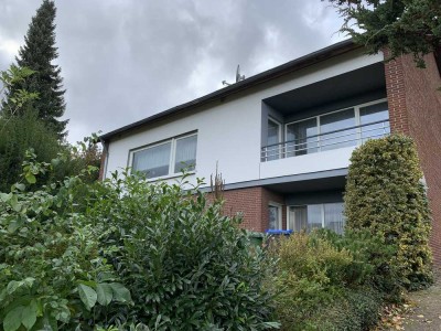 Freistehendes Haus auf parkähnlichem Grundstück mit Pool