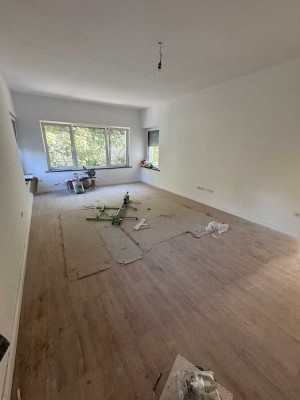 Erstbezug nach Sanierung: freundliche 3-Zimmer-Wohnung mit Balkon in Ludwigshafen