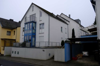 Helle, 3 ½ Zimmer Wohnung im 1.OG mit Balkon und Garage