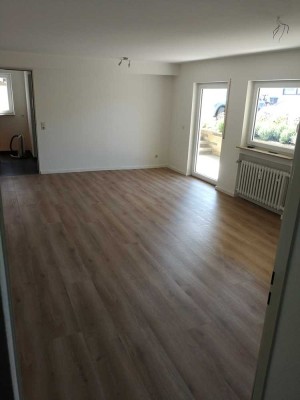 Freundliche/Großzügige 2-Zimmer-EG-Wohnung mit Terrasse und Einbauküche in Herrenberg-Kayh