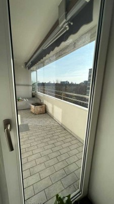 *** Helle 2,5 Zimmer Wohnung mit Weitblick ***