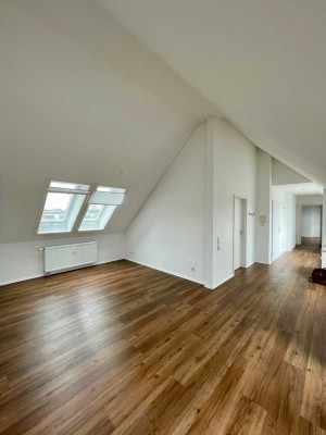 Schöne 2,5-Zimmer-Wohnung mit Balkon und Einbauküche in Sindelfingen