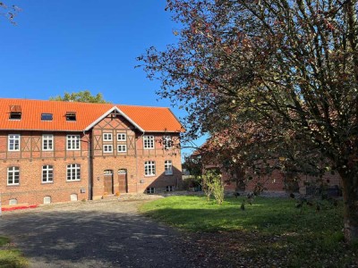 kinderfreundliche,  großzügige Wohnung in idyllischem Landhaus