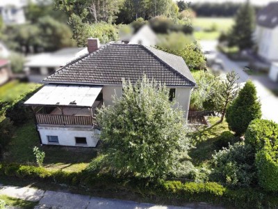 Familienhaus mit Terrasse, Einliegerwohnung und Nebengelass in ruhiger Lage