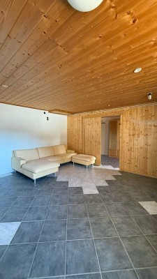 Exklusive, sanierte 3-Raum-EG-Wohnung mit Balkon und EBK in Usingen