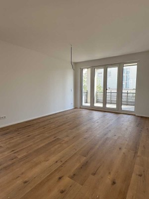 Neubau: Helle 3-Zimmer-Wohnung mit Balkon und Küche