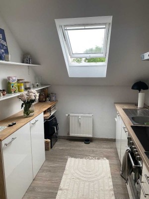 1-Zimmer-Dachgeschosswohnung,Küche Diele Bad mit Einbauküche in Neukirchen-Vluyn
