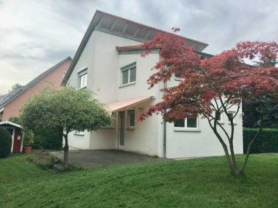Erstbezug nach Sanierung: Preiswerte 6-Zimmer-Einfamilienhaus mit geh. Innenausstattung und EBK