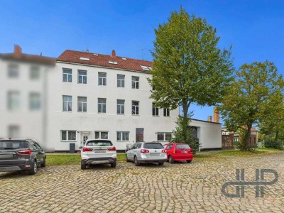 Attraktives Mehrfamilienhaus mit großem Entwicklungspotenzial und riesiger Scheune in Burg