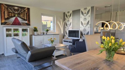 Geschmackvolle 2-Zi-Terrassenwohnung mit luxuriöser Ausstattung, gr. Garten, Garage, EBK, v. Privat!