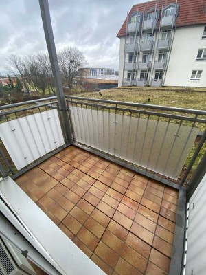 Balkon, Tiefgaragenstellplatz, Aufzug und frisch renoviert