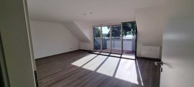 Charmante DG-Wohnung mit Balkon & Seeblick - 3,5 Zimmer, frisch renoviert