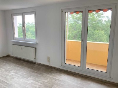 Drei Zimmer in Wolfen... Mit Balkon!