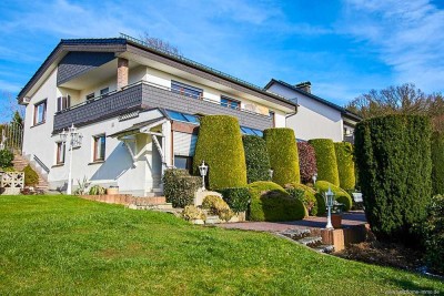 Großzügiges Einfamilienhaus mit Einliegerwohnung für Familie & Generationen am Waldrand von Sundern!
