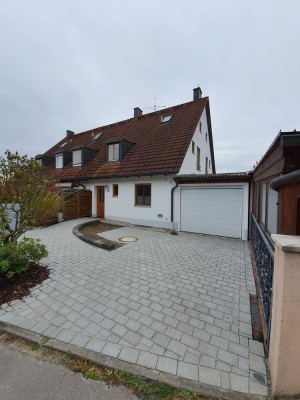 Schönes Haus mit fünf Zimmern in Dachau (Kreis), Schwabhausen