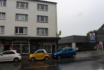 Erstbezug nach Sanierung mit Balkon: Stilvolle 2,5-Raum-Wohnung mit neuem Badezimmer  in Essen