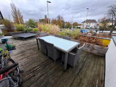 Bezugsfertige und modernisierte Wohnung mit großer Terrasse in Düren-Hoven!
Neue Einbauküche!