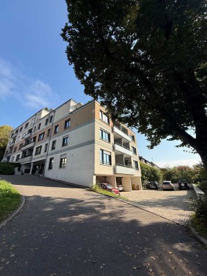 * Altersgerechtes Betreutes Wohnen: Neuwertige 2-Zi.-Whg. * EBK * Loggia * Aufzug *