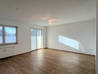 *MK IMMOBILIEN* Modernisierte 2-Zimmer-Wohnung mit EBK und Garage in Leeheim